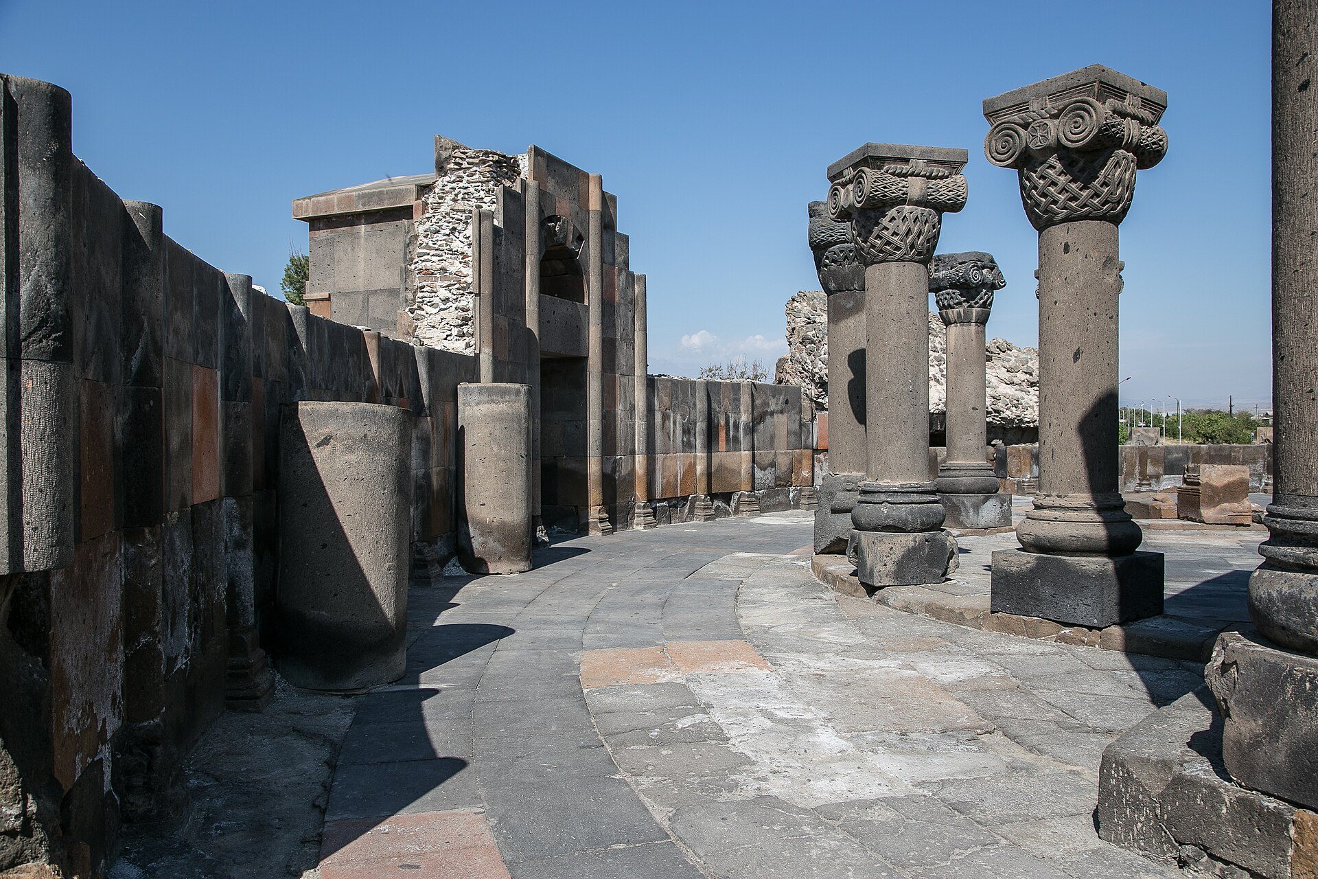 The History of Armenia: From Antiquity to the Middle Ages